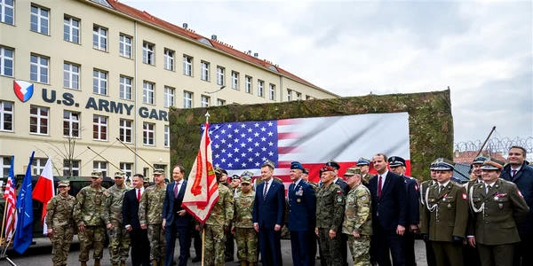 Inaugurarea garnizoanei SUA de la Poznan Polonia FOTO EPA EFE jpg