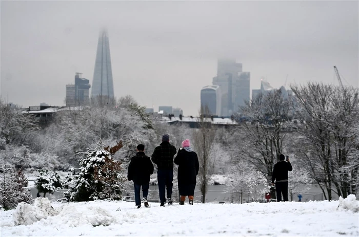 Parc londonez acoperit de zăpadă FOTO EPA EFE