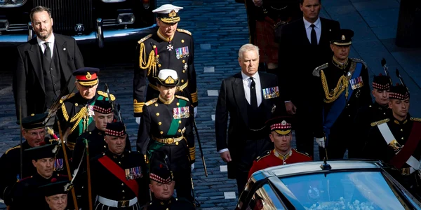 Printul Andrew la procesiunea funerară a Reginei Elisabeta FOTO Profimedia 
