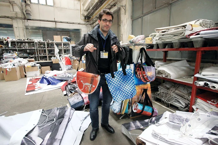 Aceste genți și sacoșe au fost cândva reclame și mash-uri