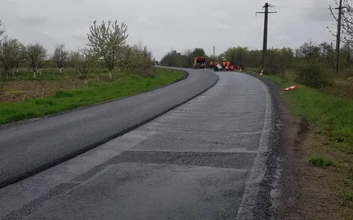 Lucrări la infrastructura rutieră pe şoseaua Deva Lugoj foto drdp timisoara