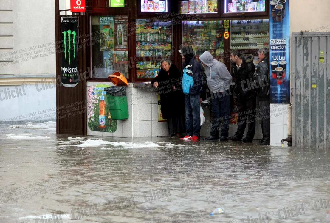Bucureştiul inundat după furtuna de duminică, 4 mai. (Foto: Sever Gheorghe)