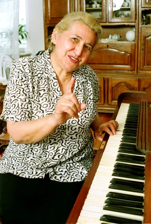 
    Gabi Luncă  