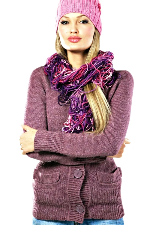 
    Înainte de a purta, după ce au stat o jumătate de an la „păstrare", hainele din lână trebuie spălate  