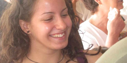 Tânăra a adoptat o pisicuță de 5 săptămâni