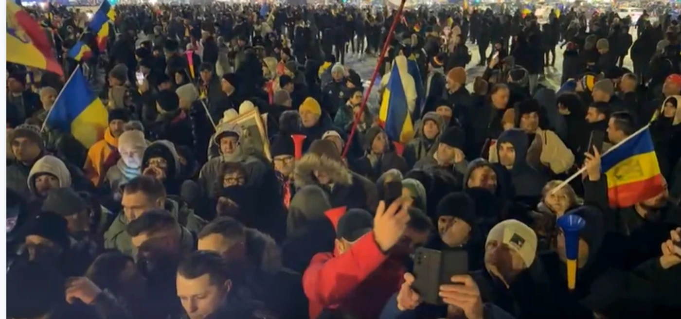 Două proteste au loc joi seară în București. FOTO Captură video FB George Simion
