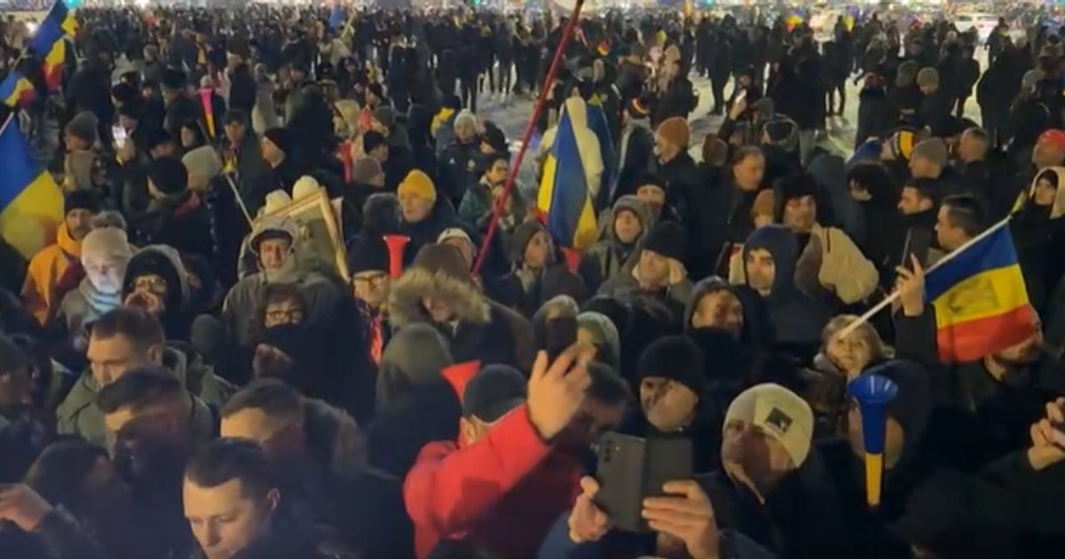 Jandarmii au aplicat amenzi de 10.400 lei după protestul din Piața Victoriei, cu incidente.