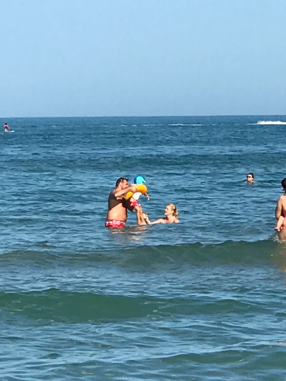Merg la mare  în fiecare an 