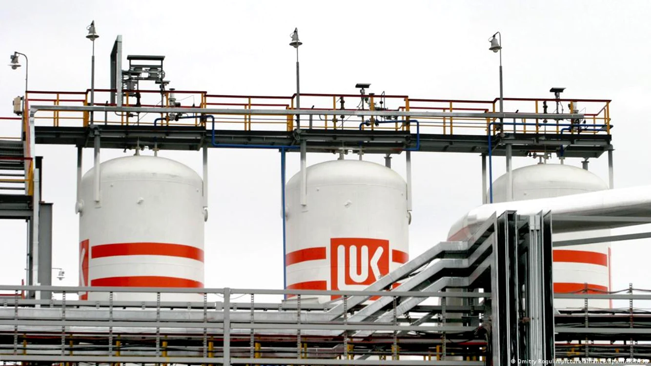 Lukoil deţine peste 300 de staţii de benzină în România