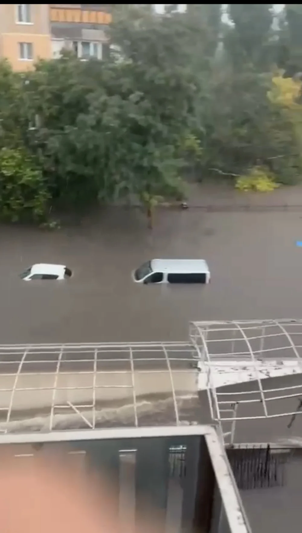 Potop în Ucraina. Nouă oameni au murit în urma unor ploi violente în zona Odesa