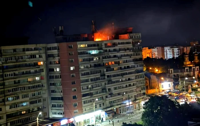 Blocul afectat din Galați, după ce o dronă s-a prăbușit FOTO: ISU Galați