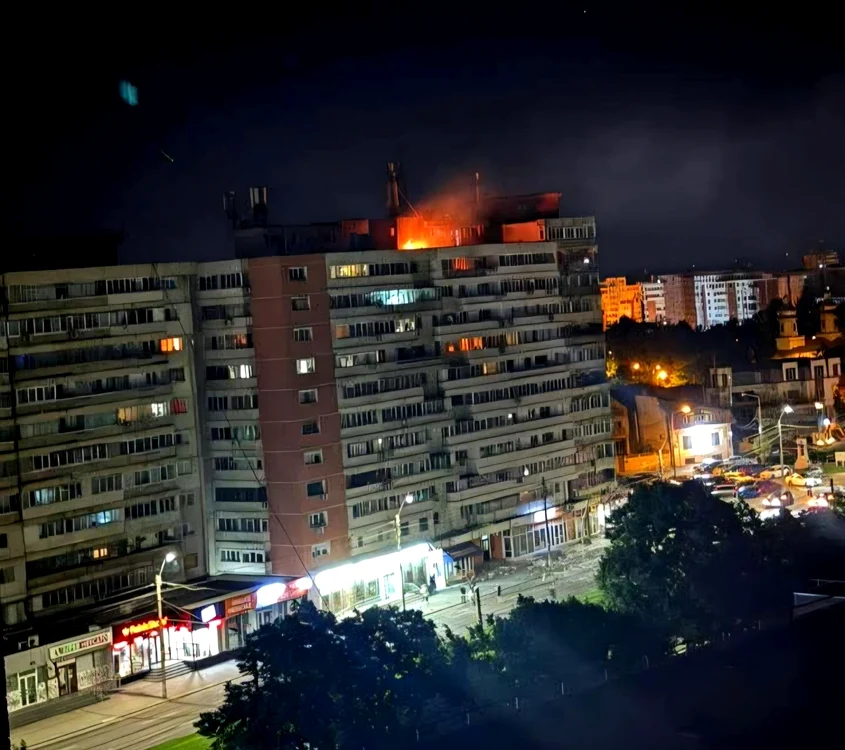 O dronă rusească a căzut pe un bloc din Galați FOTO Facebook