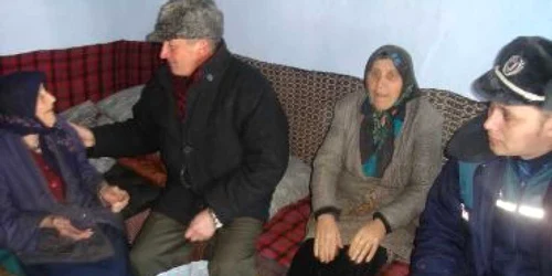 Bătrânele au fost sărbătorite de şefii comunităţii locale