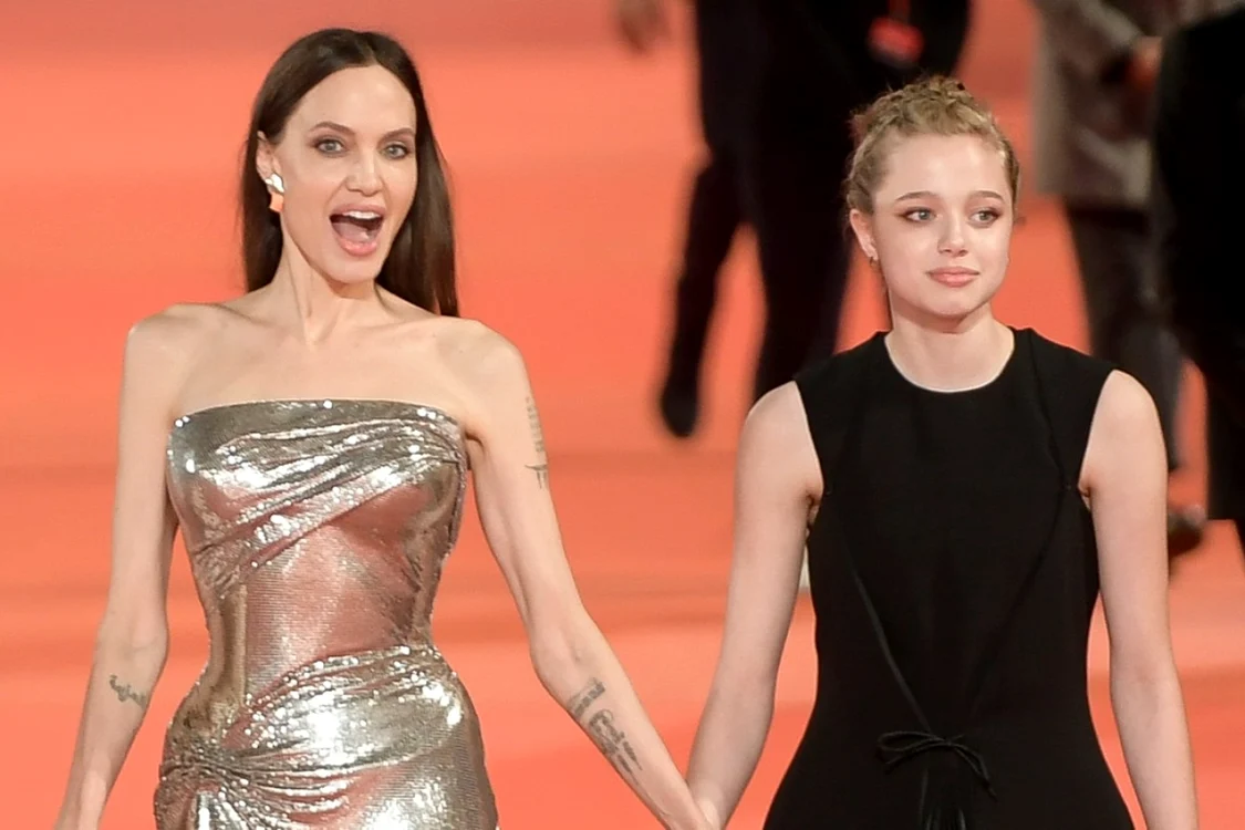 Shiloh Jolie-Pitt cu mama sa,  Angelina Jolie. Foto: Profimedia