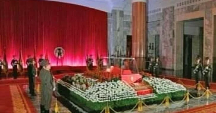 Trupul neînsufleţit al lui Kim Jong Il, expus în mausoleul Kumsusan  p Foto: reuters