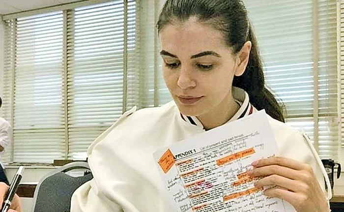 
    Monica Gabor este  profesoară suplinitoare la  ”Beverly Hills Unified School  District Instructional Center”.  