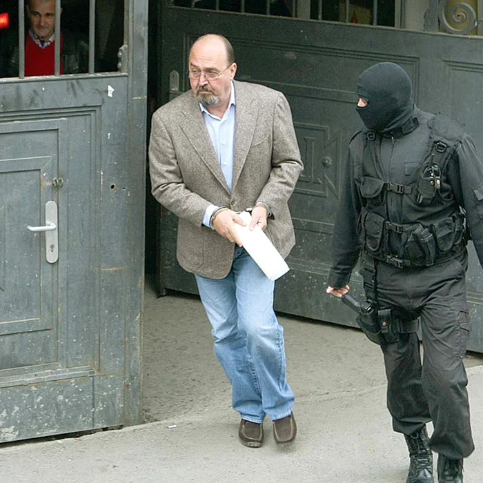 
    În 2011, Liviu Luca  a fost arestat  preventiv pentru  falimentarea  Petrom Service  