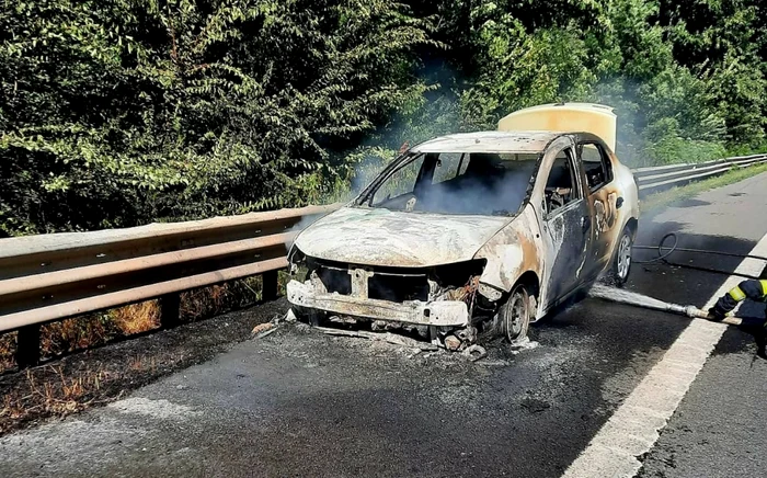 masina incendiata pe autostrada 1 foto isu giurgiu