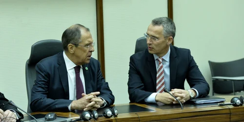 Discutie intre Serghei Lavrov si Jens Stoltenberg purtata in mai 2015 FOTO nato.int