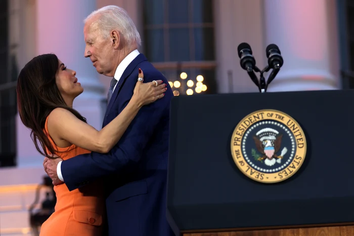 Joe Biden a primit o pe Eva Longoria la Casa Albă, Foto Getty (6) jpg