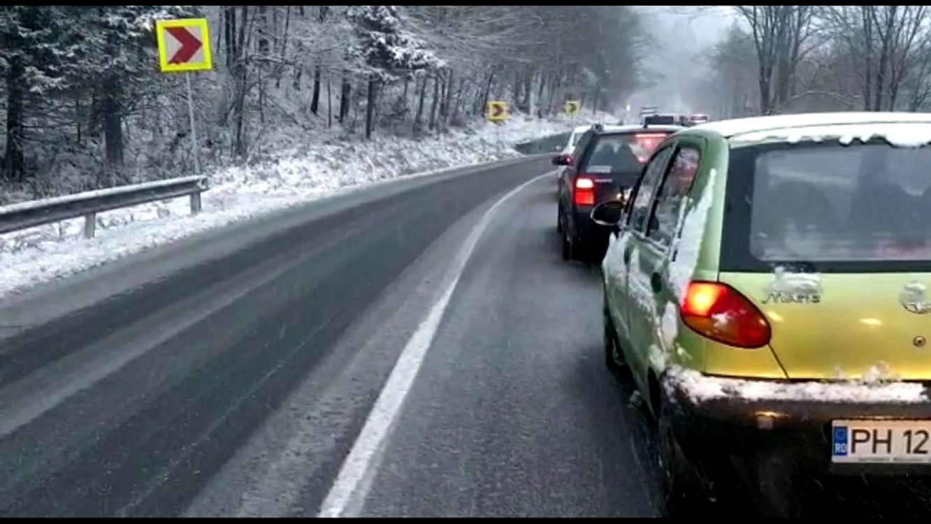 Poliţiştii recomandă şoferilor să adapteze viteza tuturor condiţiilor de trafic şi de drum Foto: Arhivă