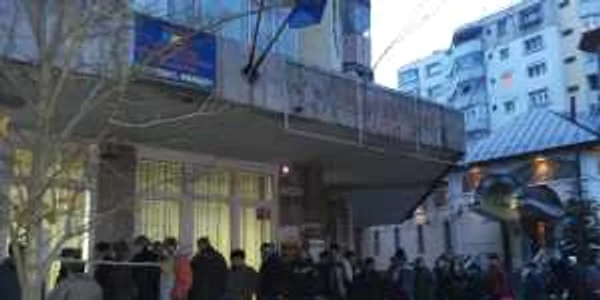 Coadă la Primăria din cartierul clujean Mărăşti foto