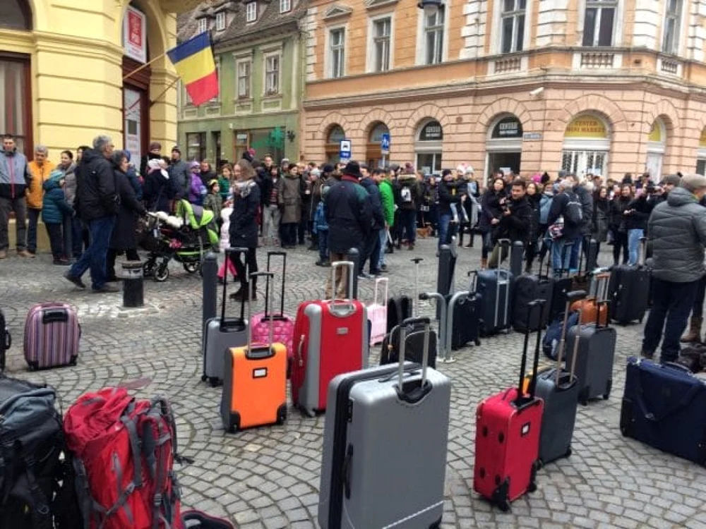 Zeci de sibieni au protestat într-un mod inedit. FOTO: Vă vedem/Facebook
