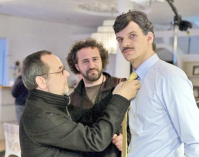 
    Pentru rolul din filmul  “Live”, Tudor Chirilă  și-a lăsat mustață  