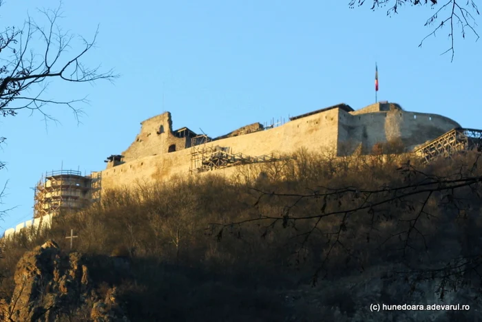 Cetatea Devei se află în şantier. FOTO: Daniel Guţă. ADEVĂRUL.