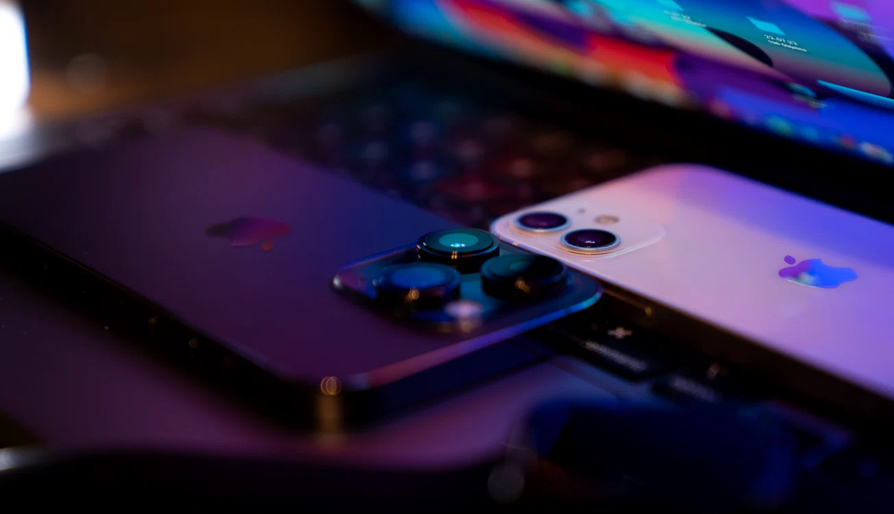 Peste un milion de telefoane second-hand, vândute drept noi