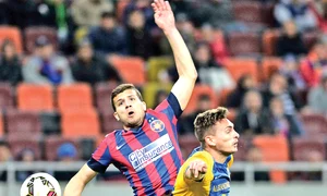 Nu e balet, e fotbal de Liga I  Din păcate pentru cei doi, balonul e deja departe    jpeg