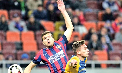 Nu e balet, e fotbal de Liga I  Din păcate pentru cei doi, balonul e deja departe    jpeg