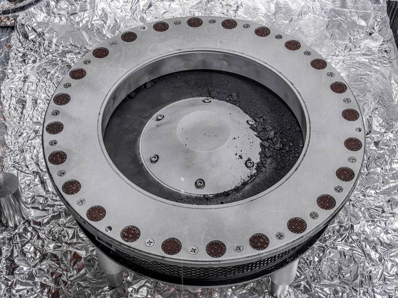 NASA a prezentat primele imagini cu eșantioanele de pe asteroidul Bennu. „Conțin apă și carbon”