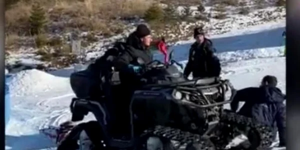 Turist calcat cu atv-ul 