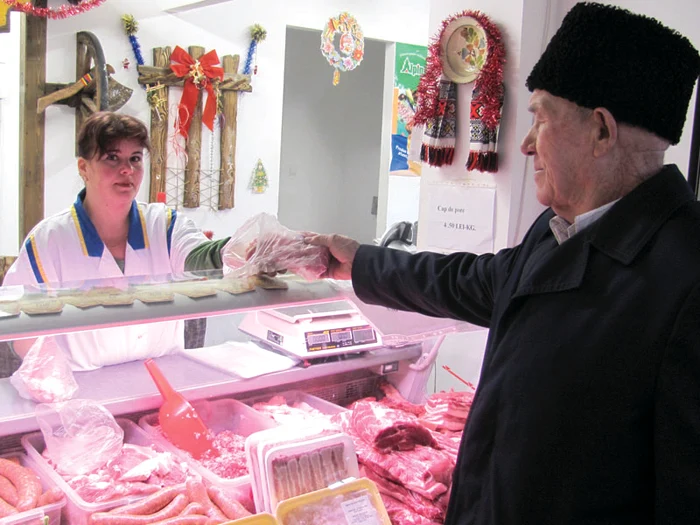 Cumpărătorii cer cantităţi tot mai mici de carne sau produse din carne