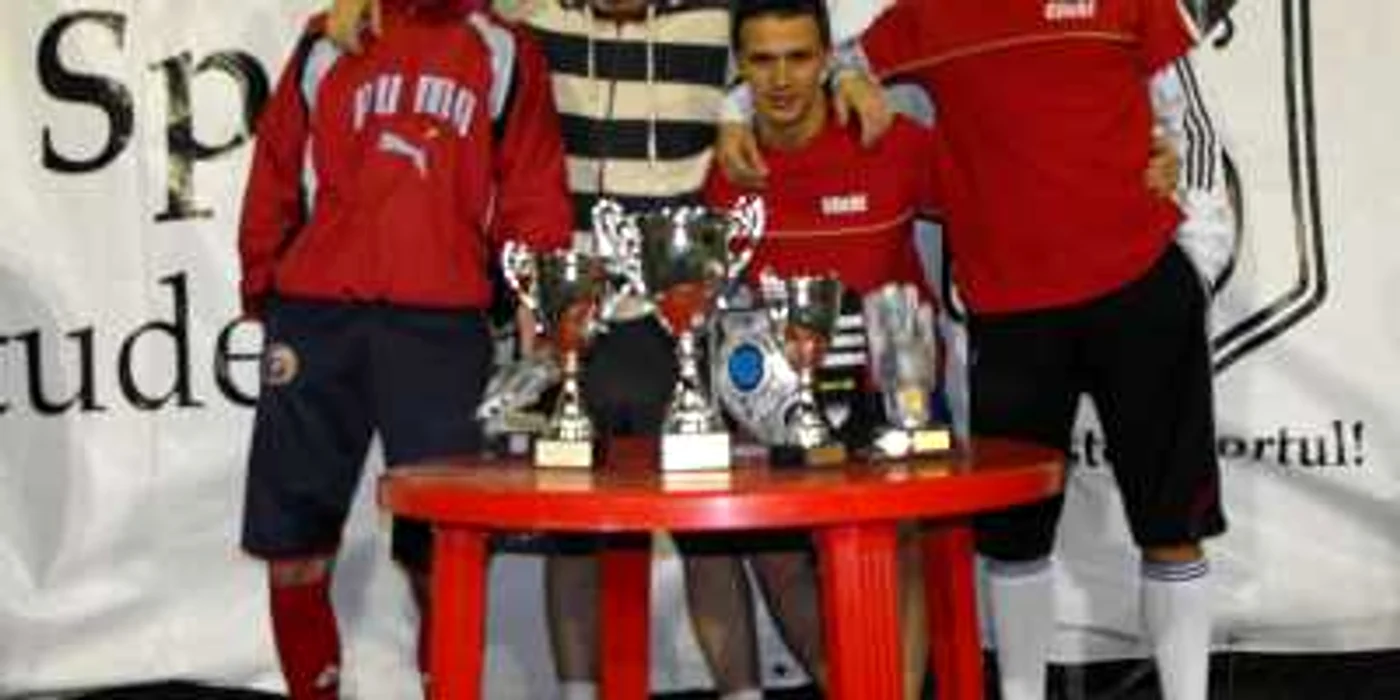 Echipa trustului ”Adeavărul Holding” a câştigat "Cupa Iubeşte sportul" ediţia 2009-2010