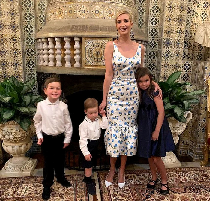 Ivanka Trump s-a fotografiat alături de cei trei copii ai săi înainte de începerea cinei de Ziua Recunoştinţei 