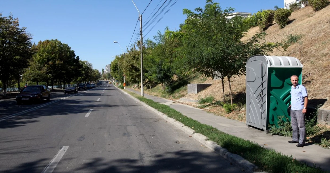 Pe Faleza Superioară a fost amplasată o singură toaletă publică Foto Bogdan Dimofte