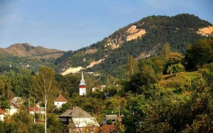 Autorităţile locale s-au pronunţat împotriva includerii Roşiei Montane în UNESCO. FOTO: AFP