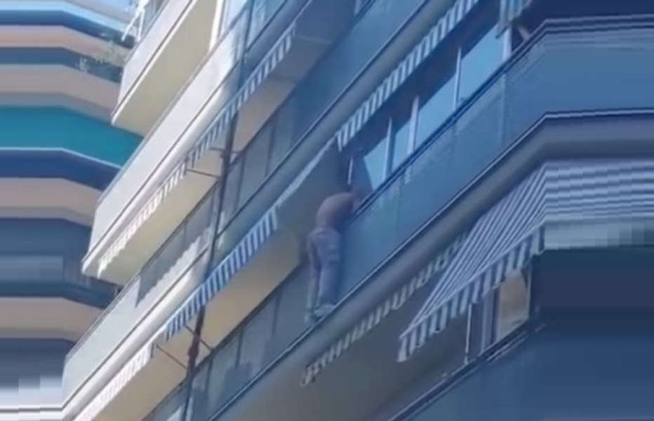 Momentul în care un migrant brazilian riscă totul pentru a salva un copil de la moarte, în Spania VIDEO