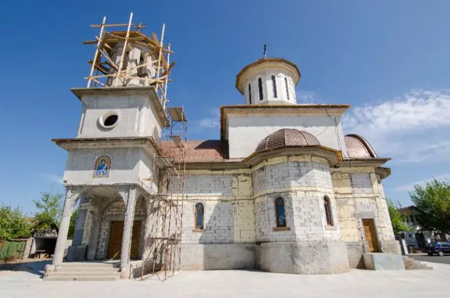Bătrână umilită de un preot din județul Constanța. De ce a refuzat acesta să o spovedească