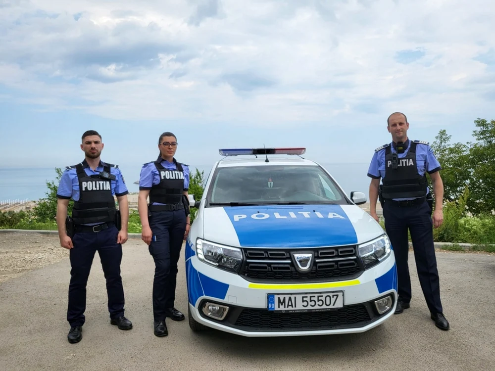 Echipajul de poliţie care a oprit şoferul foto: IPJ Constanţa