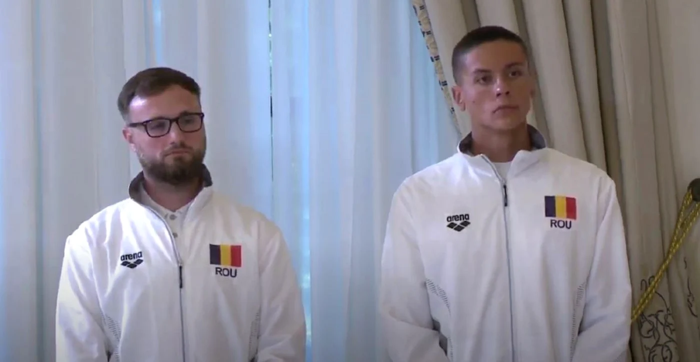 Antrenorul Adrian Rădulescu, alături de David Popovici