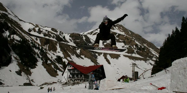 La cabana Capra puteţi practica şi snowboard