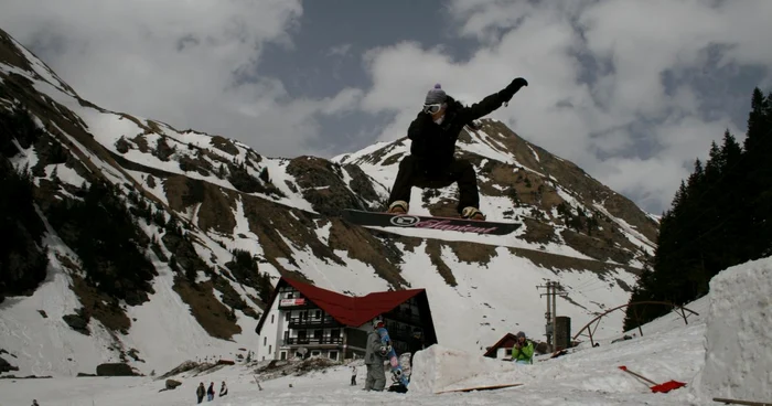 La cabana Capra puteţi practica şi snowboard