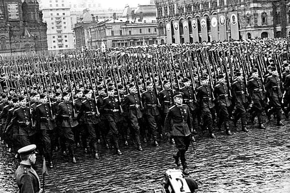 Parada victoriei în Piața Roșie din Moscova, din 24 iunie 1945 (© Wikimedia Commons)