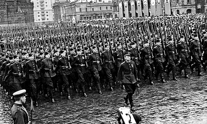 Parada victoriei în Piața Roșie din Moscova, din 24 iunie 1945 (© Wikimedia Commons)
