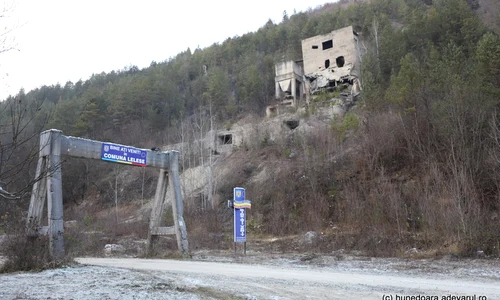 De exploatarea industrială din Ținutul Pădurenilor s a ales praful  jpeg