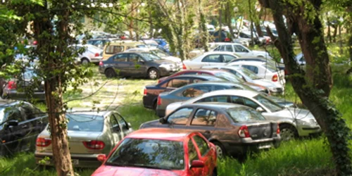 Bacau: Băcăuanii strigă după  locurile de parcare