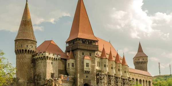 Castelul Corvinilor FOTO Shutterstock